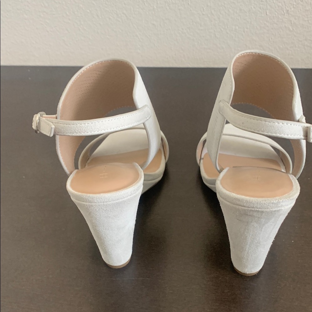 NWOT HALSTON Stone / Gray Wedge Sandals with Textured Straps and Ankle Buckle. - Picture 3 of 9